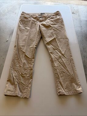 Woman’s a.n.a cropped khaki Pants, Size 12
